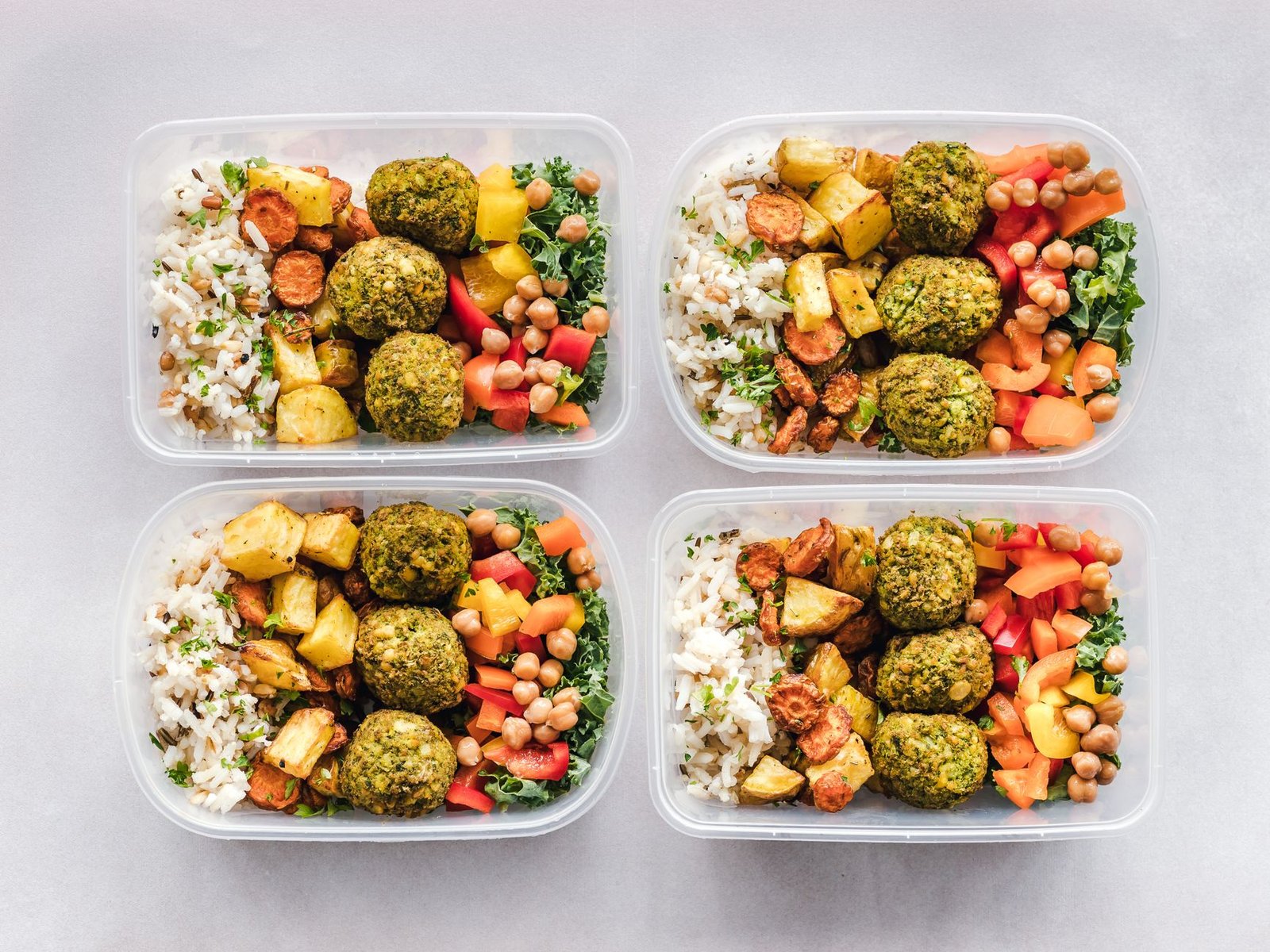 Contenants meal prep alignés